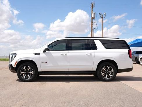 Used 2025 GMC Yukon XL AT4 w/ AT4 Premium Package AWD/4WD image 6