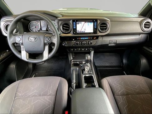 Used 2017 Toyota Tacoma SR5 RWD image 8