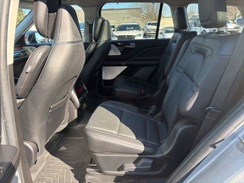 Used 2023 Lincoln Aviator Reserve w/ Equipment Group 201A image 12