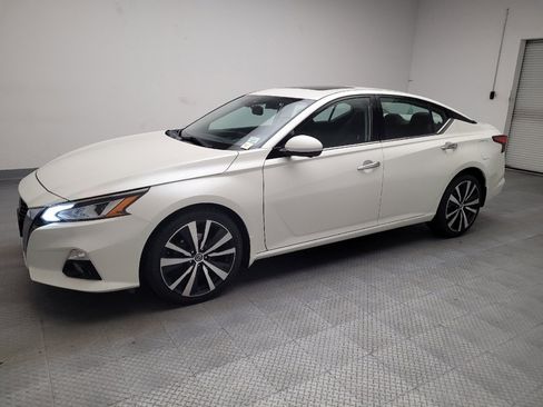 Used 2019 Nissan Altima 2.5 Platinum image 2