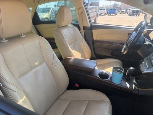 Used 2016 Toyota Avalon Limited w/ Toyota Safety Sense Package image 3