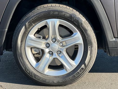 Used 2024 Jeep Compass Latitude image 31