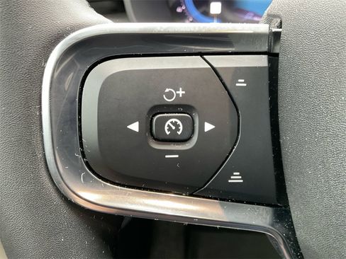 Used 2024 Volvo XC40 B5 Plus w/ Protection Package Premier image 33