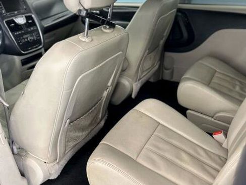 Used 2013 Chrysler Town & Country Touring image 17