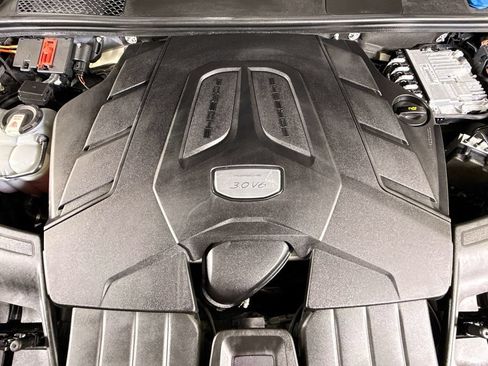 Certified 2023 Porsche Cayenne AWD/4WD image 25