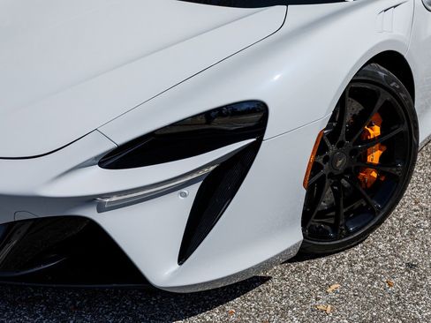 New 2025 McLaren Artura Spider image 32