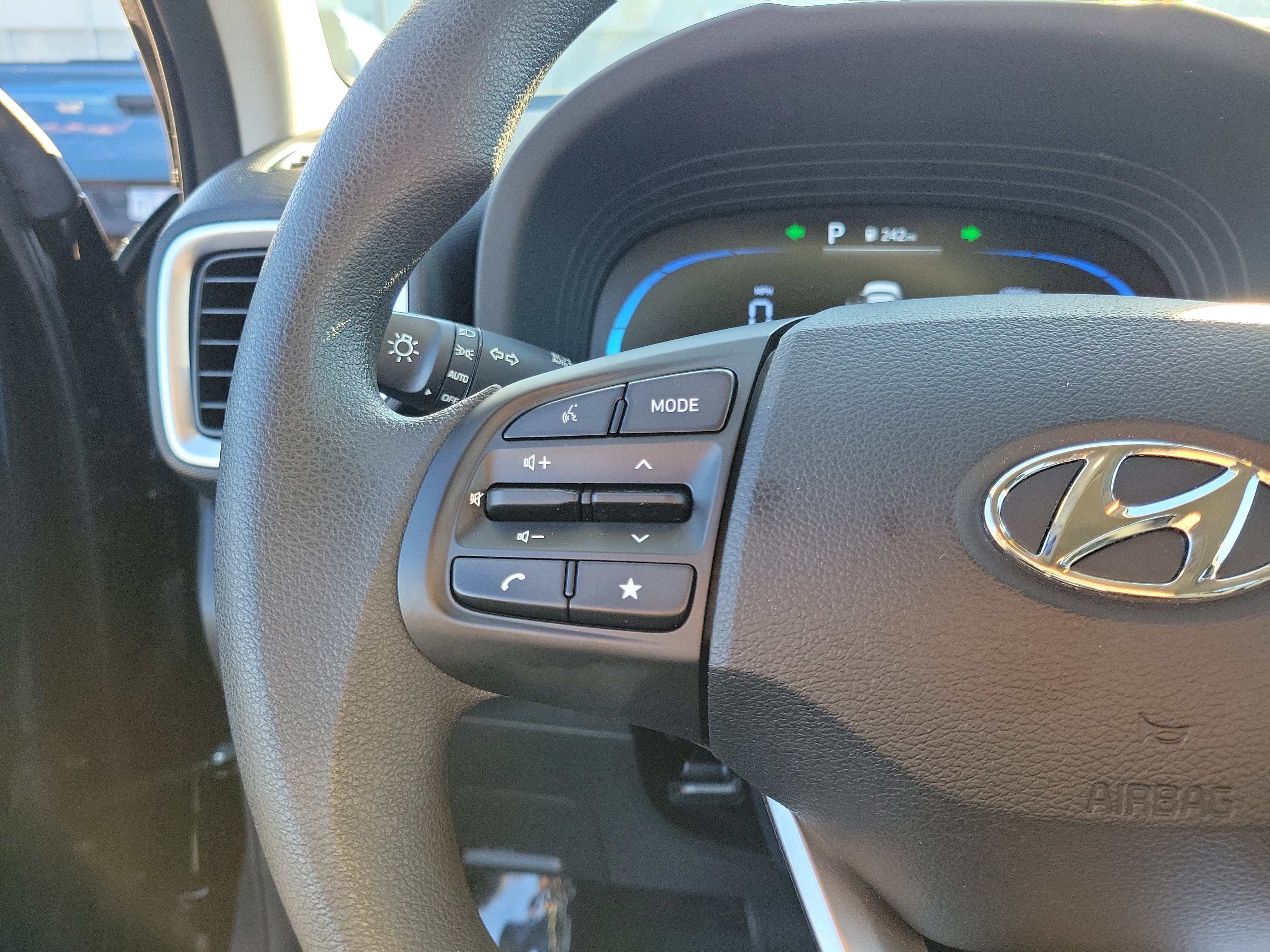Used 2025 Hyundai Venue SE FWD image 22