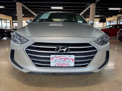 Used 2017 Hyundai Elantra SE FWD image 2