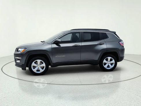 Used 2018 Jeep Compass Latitude w/ Popular Equipment Group AWD/4WD image 2