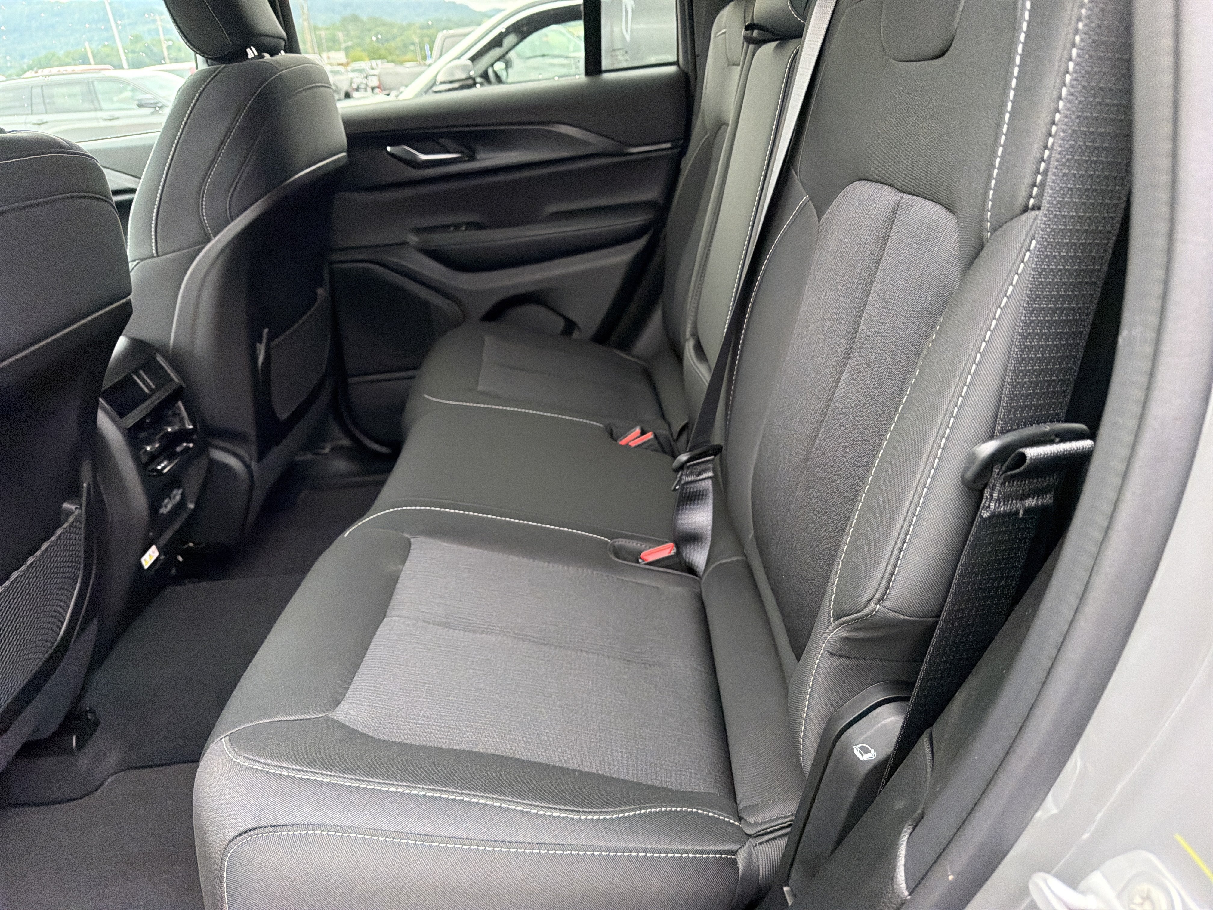 New 2027 Jeep Grand Cherokee Laredo X AWD/4WD image 14
