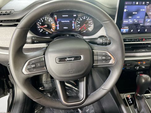 Used 2022 Jeep Compass Latitude AWD/4WD image 11