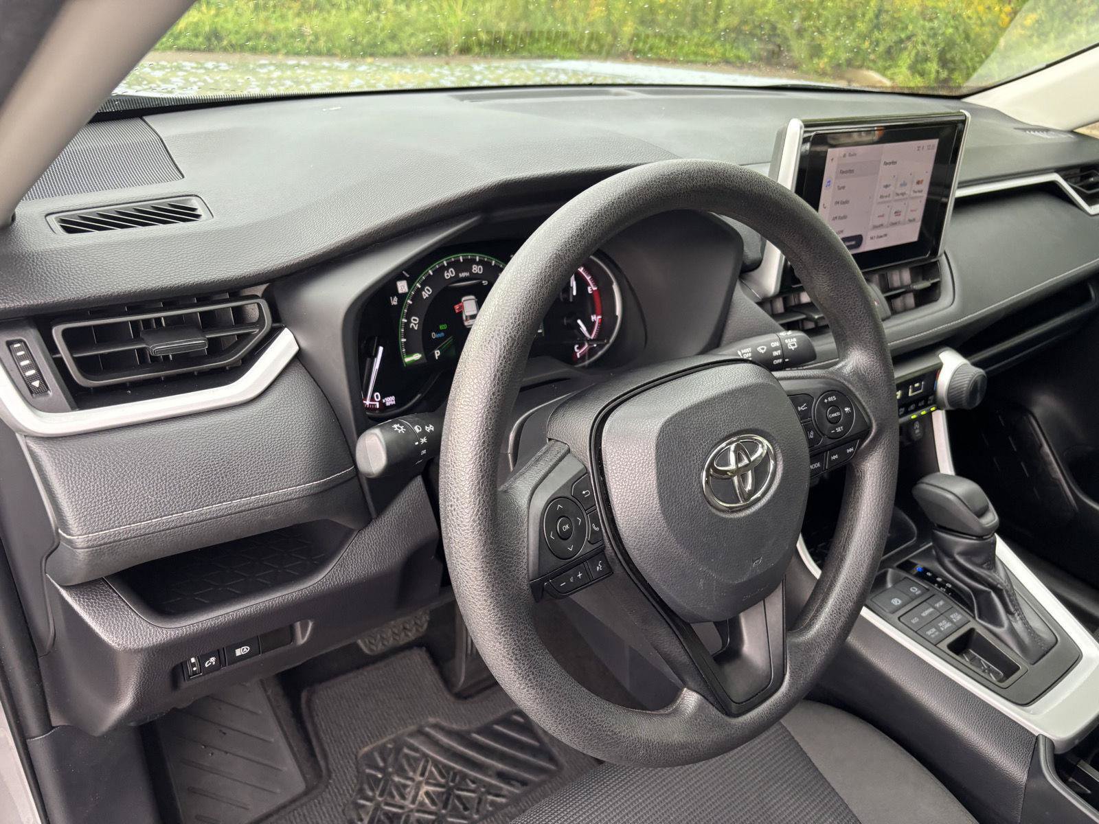 Used 2025 Toyota RAV4 LE AWD/4WD image 19