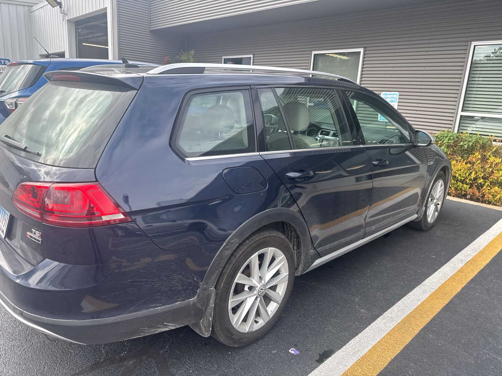 Used 2017 Volkswagen Golf Alltrack SE AWD/4WD image 8