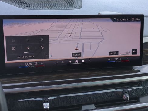 Certified 2024 BMW X7 xDrive40i w/ M Sport Package image 24