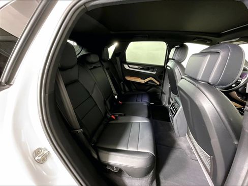 Certified 2024 Porsche Cayenne AWD/4WD image 19