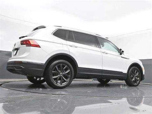 Used 2024 Volkswagen Tiguan SE image 44