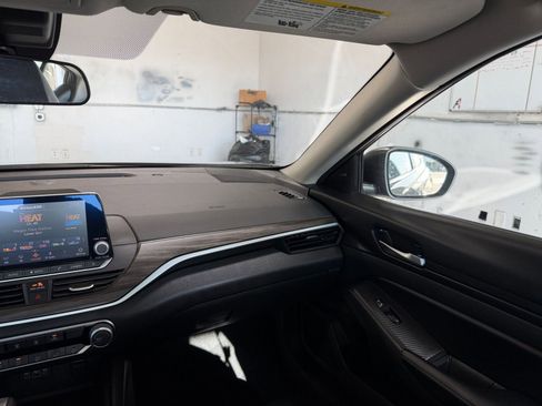 Used 2025 Nissan Altima 2.5 SV image 35