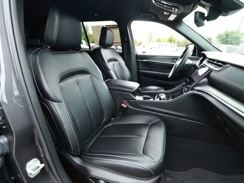 Used 2024 Jeep Grand Cherokee Limited w/ Black Appearance Package RWD image 29