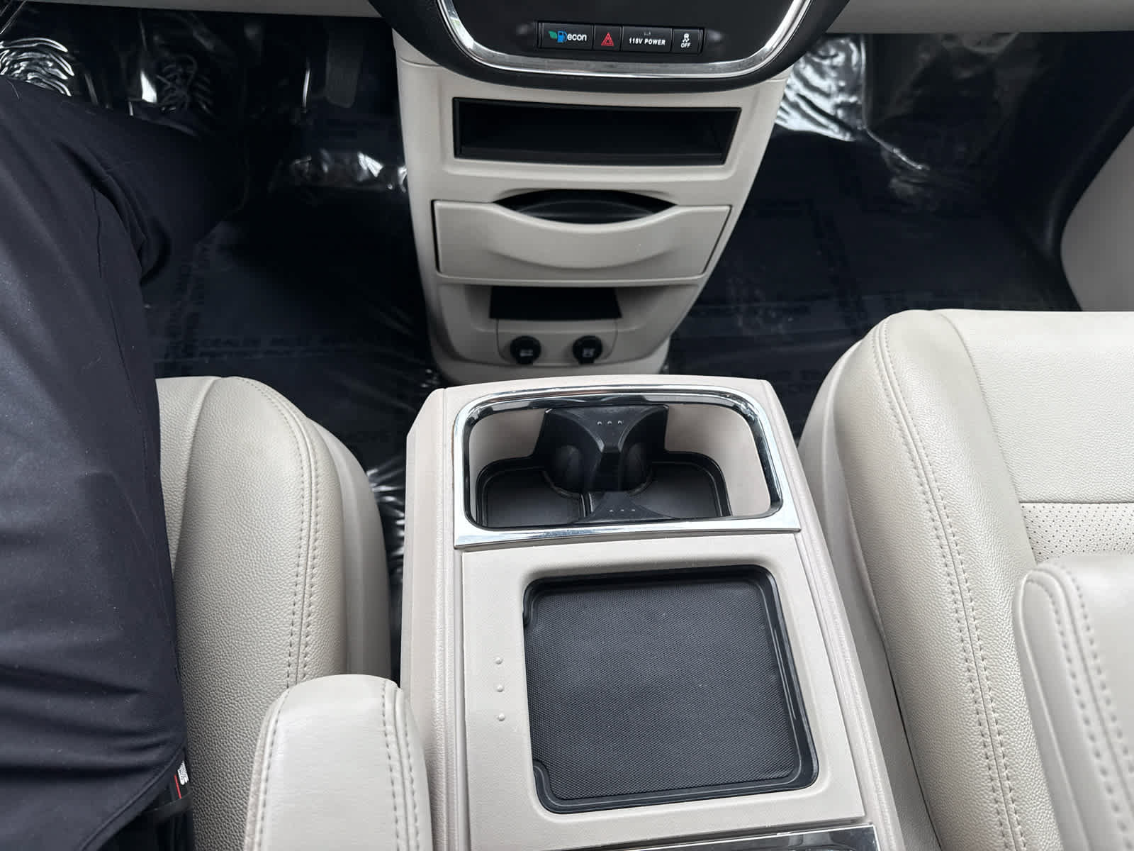 Used 2015 Chrysler Town & Country Touring-L w/ Driver Convenience Group FWD image 27