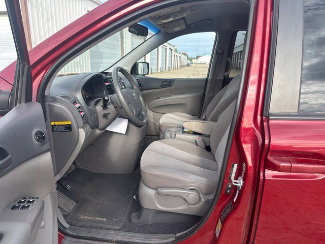 Used 2011 Kia Sedona LX FWD image 3