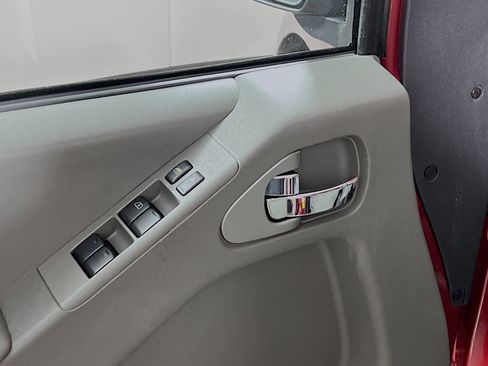 Used 2019 Nissan Frontier SV image 17