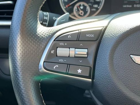 Used 2023 Genesis G70 2.0T image 13