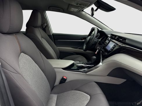 Used 2019 Toyota Camry LE FWD image 38