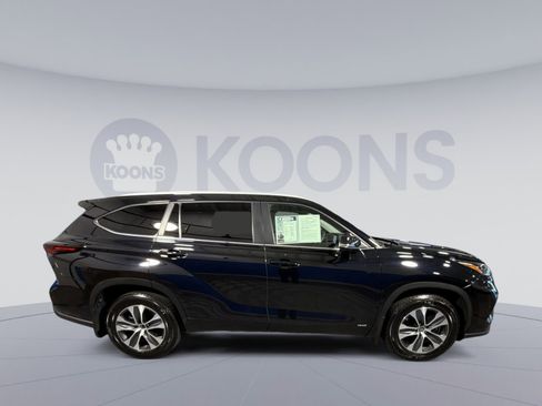 Used 2024 Toyota Highlander XLE image 8