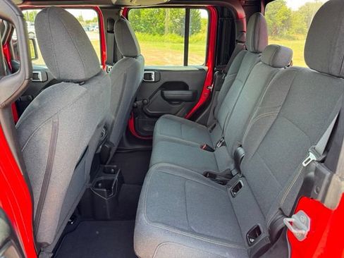 Certified 2024 Jeep Gladiator Sport AWD/4WD image 10