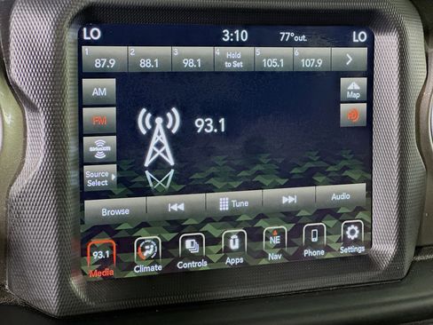 Used 2020 Jeep Wrangler Unlimited Sahara AWD/4WD image 21