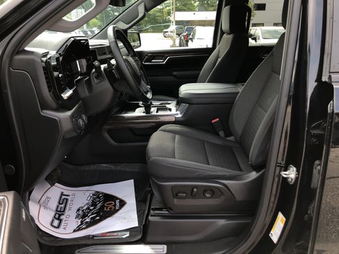 Used 2025 Chevrolet Silverado 1500 LT Trail Boss w/ Convenience Package II AWD/4WD image 13