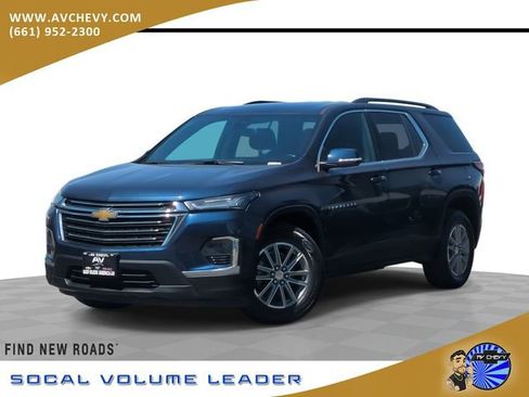 Used 2023 Chevrolet Traverse LT FWD image 1