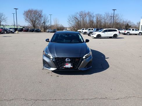 Used 2024 Nissan Altima 2.5 SR w/ SR Premium Package image 2