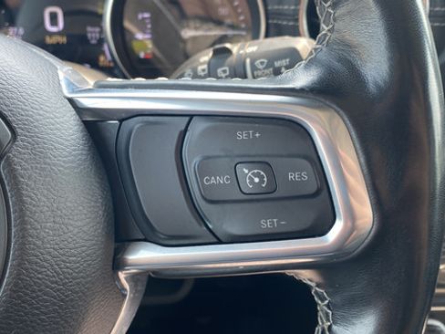 Used 2022 Jeep Wrangler Unlimited Sahara w/ Cold Weather Group AWD/4WD image 33