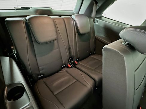 Used 2025 Mercedes-Benz GLS 450 4MATIC image 30