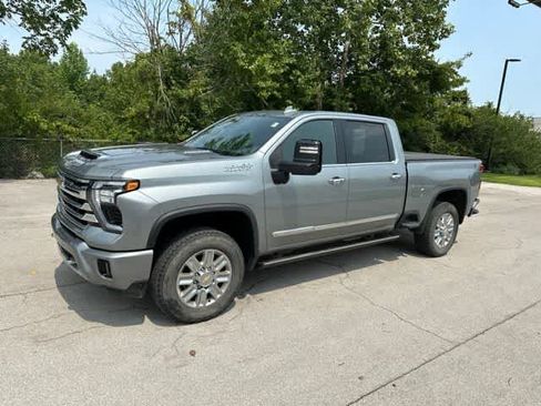 Used 2024 Chevrolet Silverado 2500 High Country w/ High Country Premium Package AWD/4WD image 16