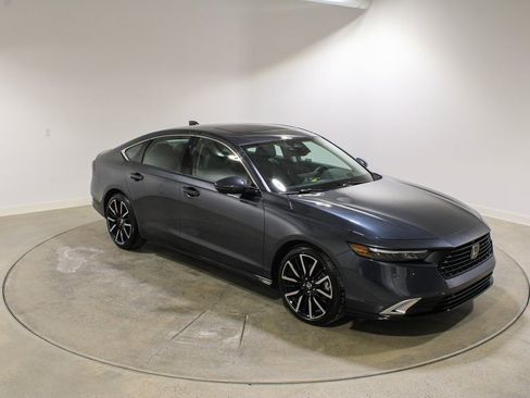 Used 2024 Honda Accord Touring image 7