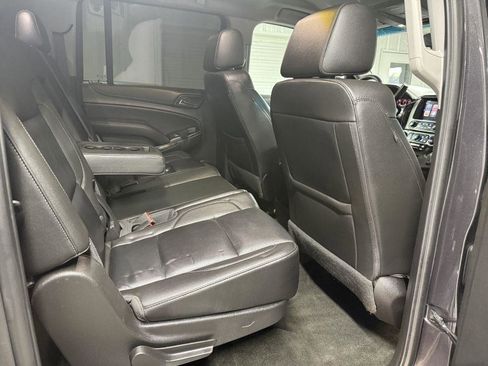 Used 2018 Chevrolet Suburban LT image 39
