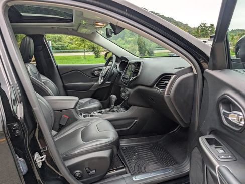 Used 2019 Jeep Cherokee Limited AWD/4WD image 32