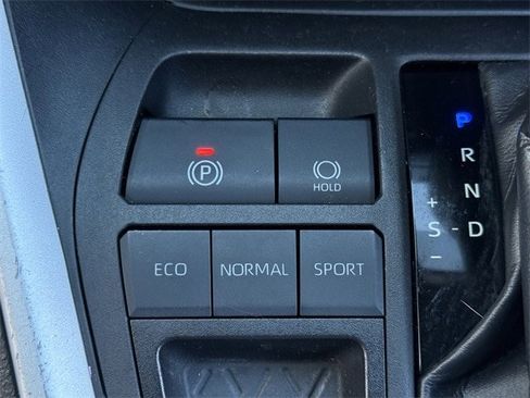 Used 2022 Toyota RAV4 LE image 21