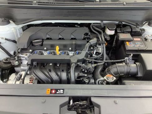 Used 2025 Hyundai Venue Limited image 15