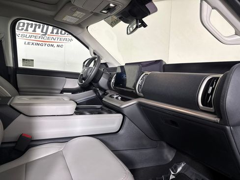 Used 2025 Ford Expedition Active RWD image 30