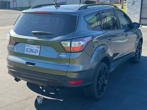 Used 2018 Ford Escape SE w/ SE Sport Appearance Package image 7