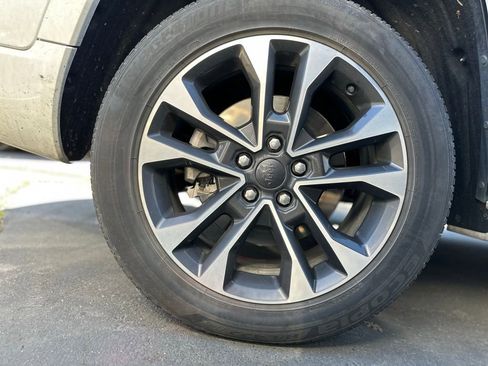 Used 2021 Jeep Grand Cherokee L Overland w/ Luxury Tech Group IV image 7