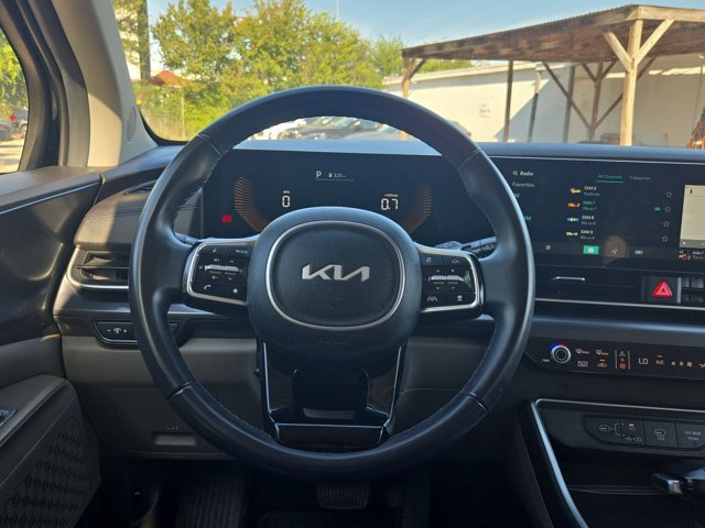 Used 2025 Kia Carnival FWD image 23