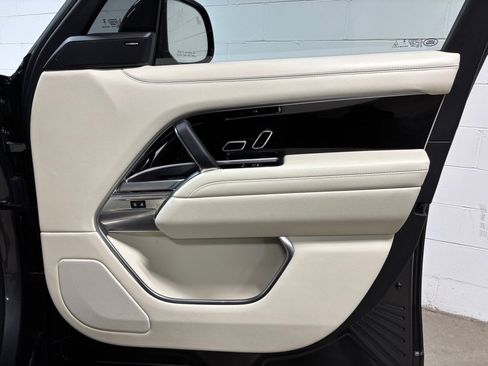 Used 2023 Land Rover Range Rover SE image 31
