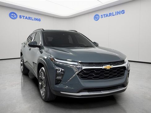 Used 2025 Chevrolet Trax LT image 14