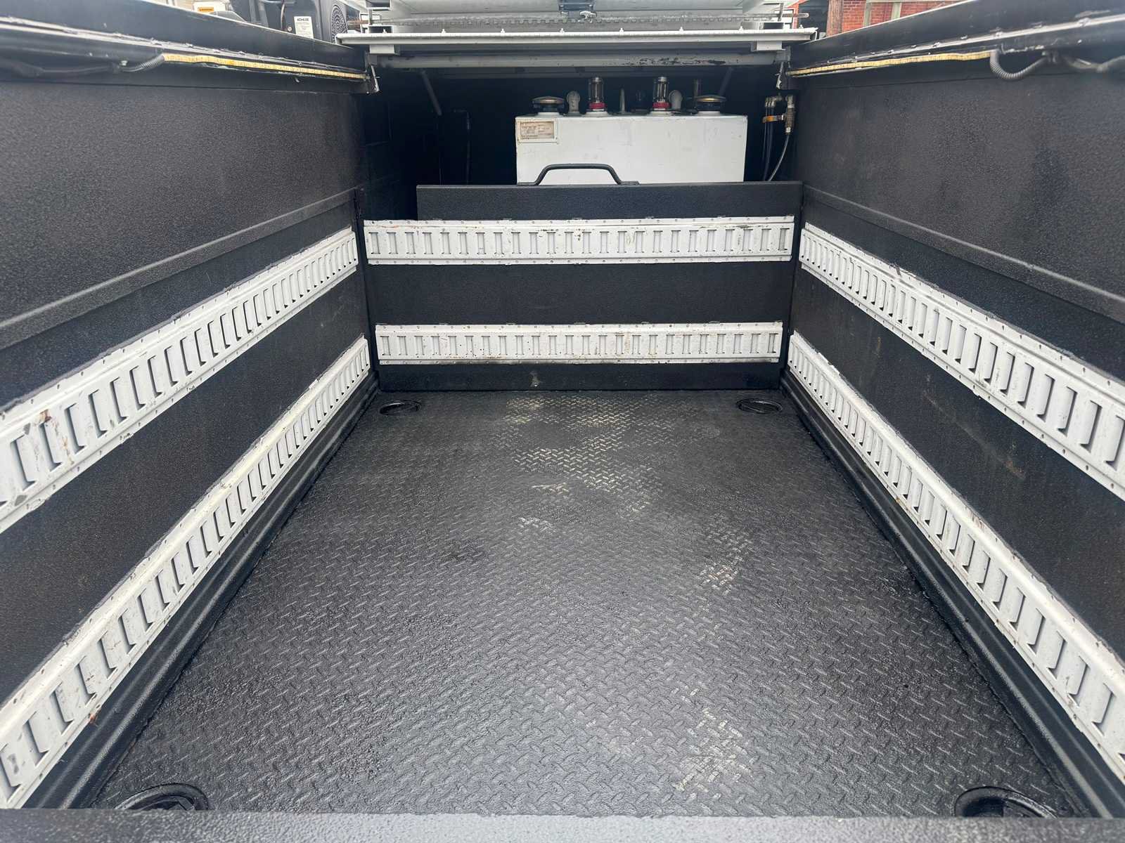 Used 2019 Ford F550 4x4 Regular Cab Super Duty image 3