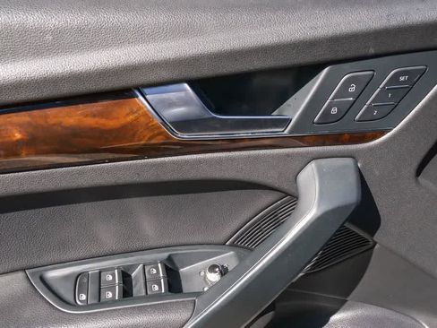 Used 2018 Audi Q5 Premium Plus w/ Premium Plus Package image 19