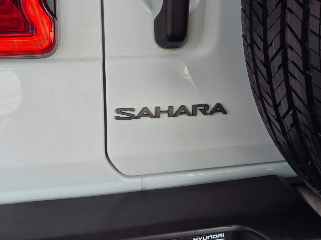 Used 2025 Jeep Wrangler Unlimited Sahara AWD/4WD image 14